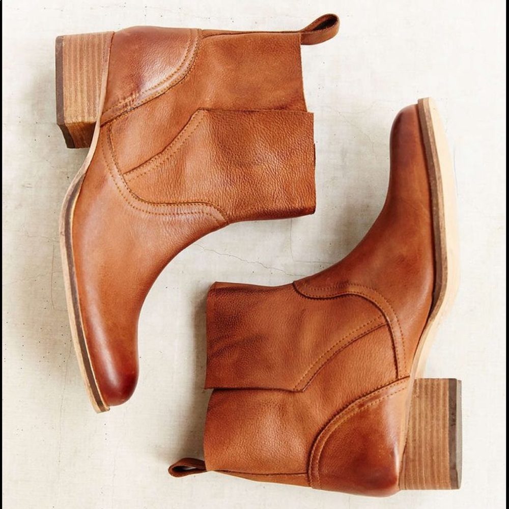 Ecote side overlap boot